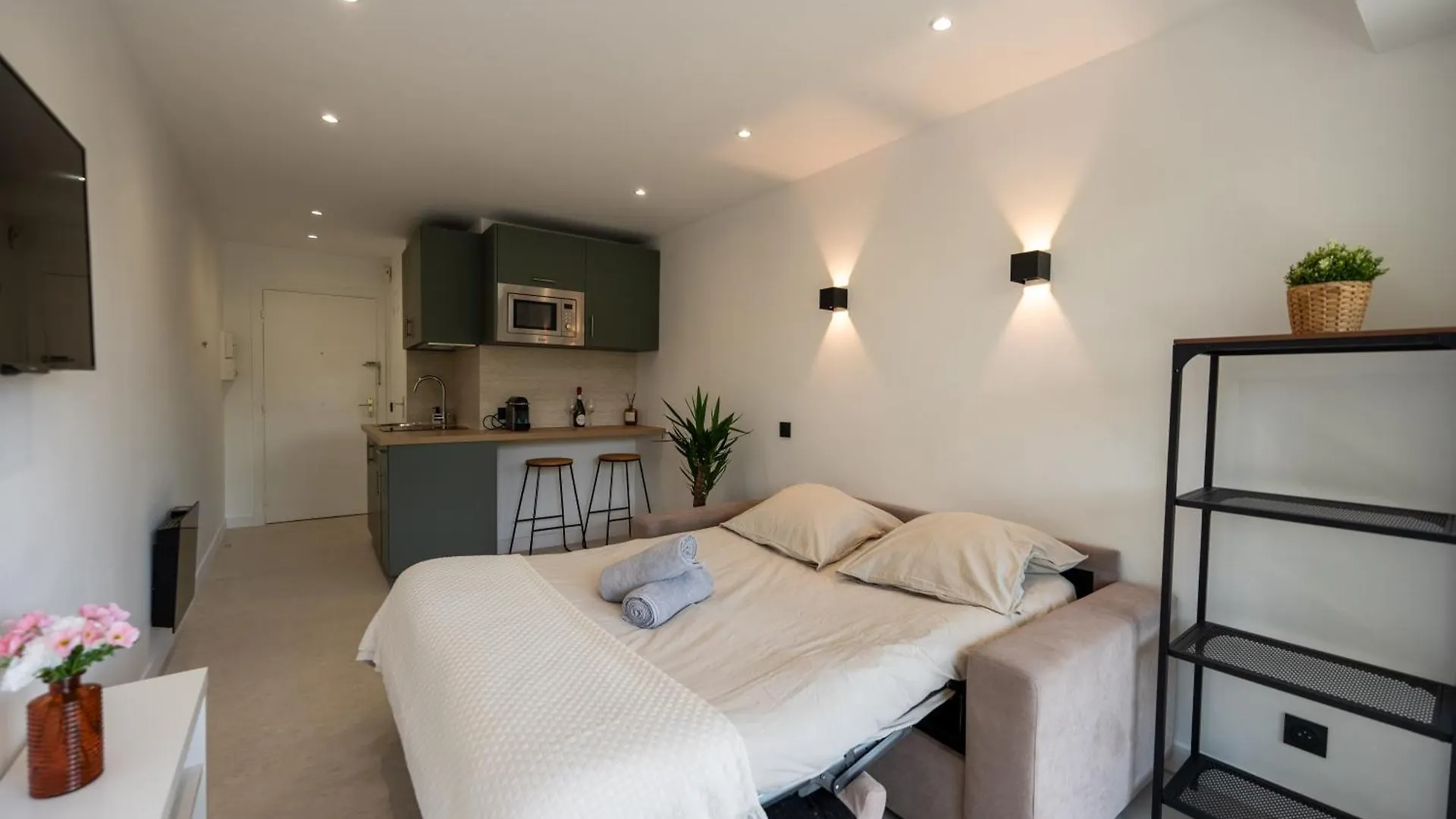 Apartment Studio Idealement Situe Residence Front De Mer Saint-Laurent-du-Var