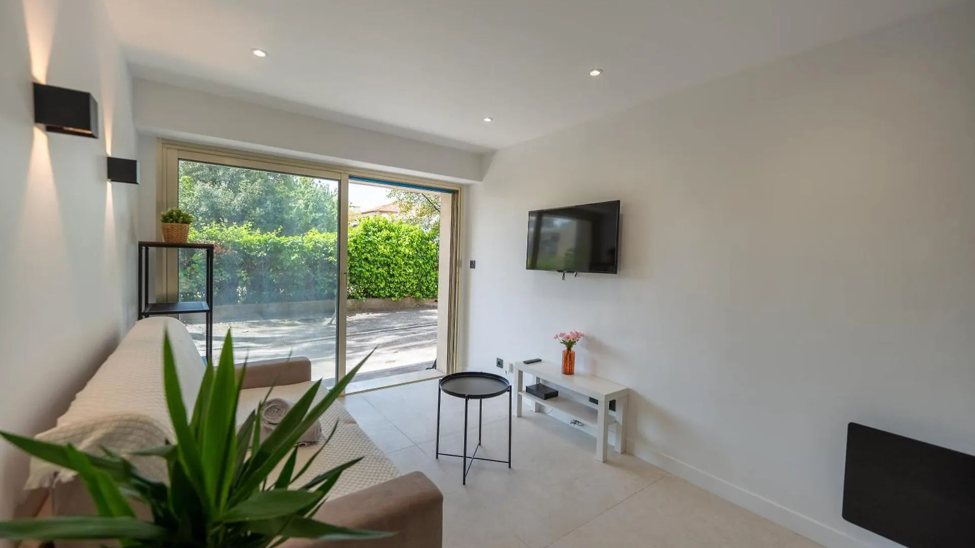 Studio Idealement Situe Residence Front De Mer Saint-Laurent-du-Var 0*,  Frankreich